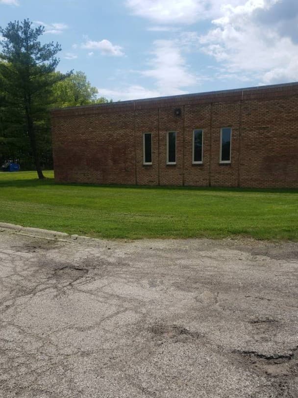 Well-maintained side yard and property lawn freshly cut by lawn care professionals in Cleveland, Ohio.